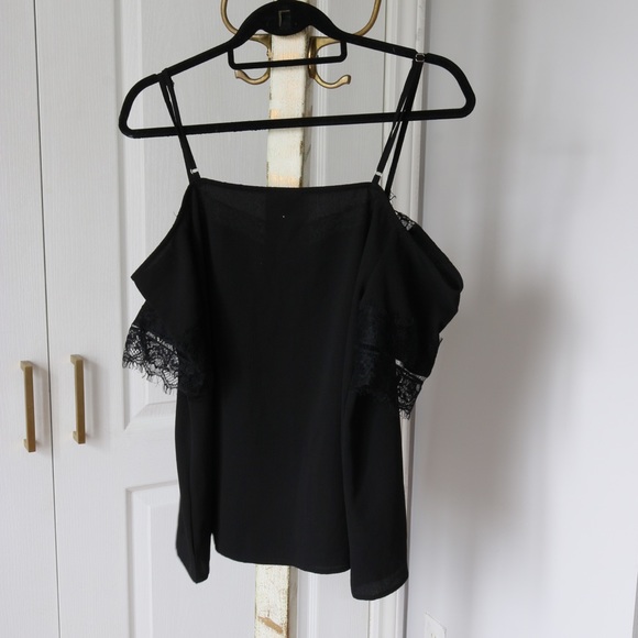 Black Lace Off the Shoulder Tank Top - Picture 4 of 5